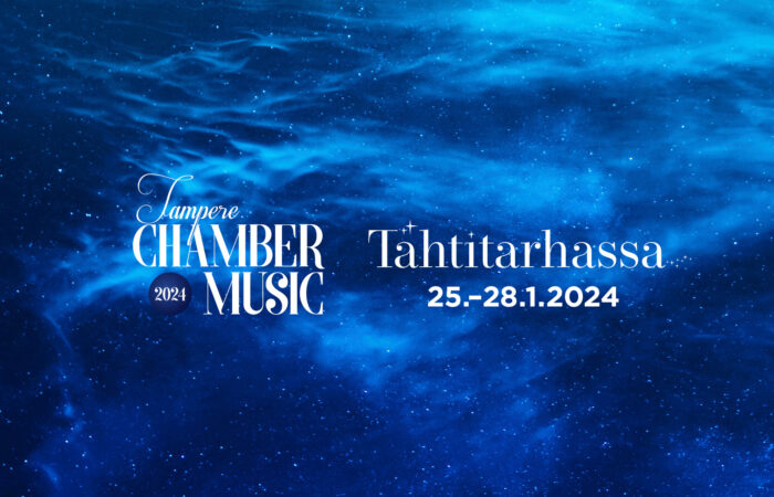 Taustana syvän sininen tähtitaivas. Teksti: Tampere Chamber Music 2024. Tähtitarhassa 25.–28.1.2024