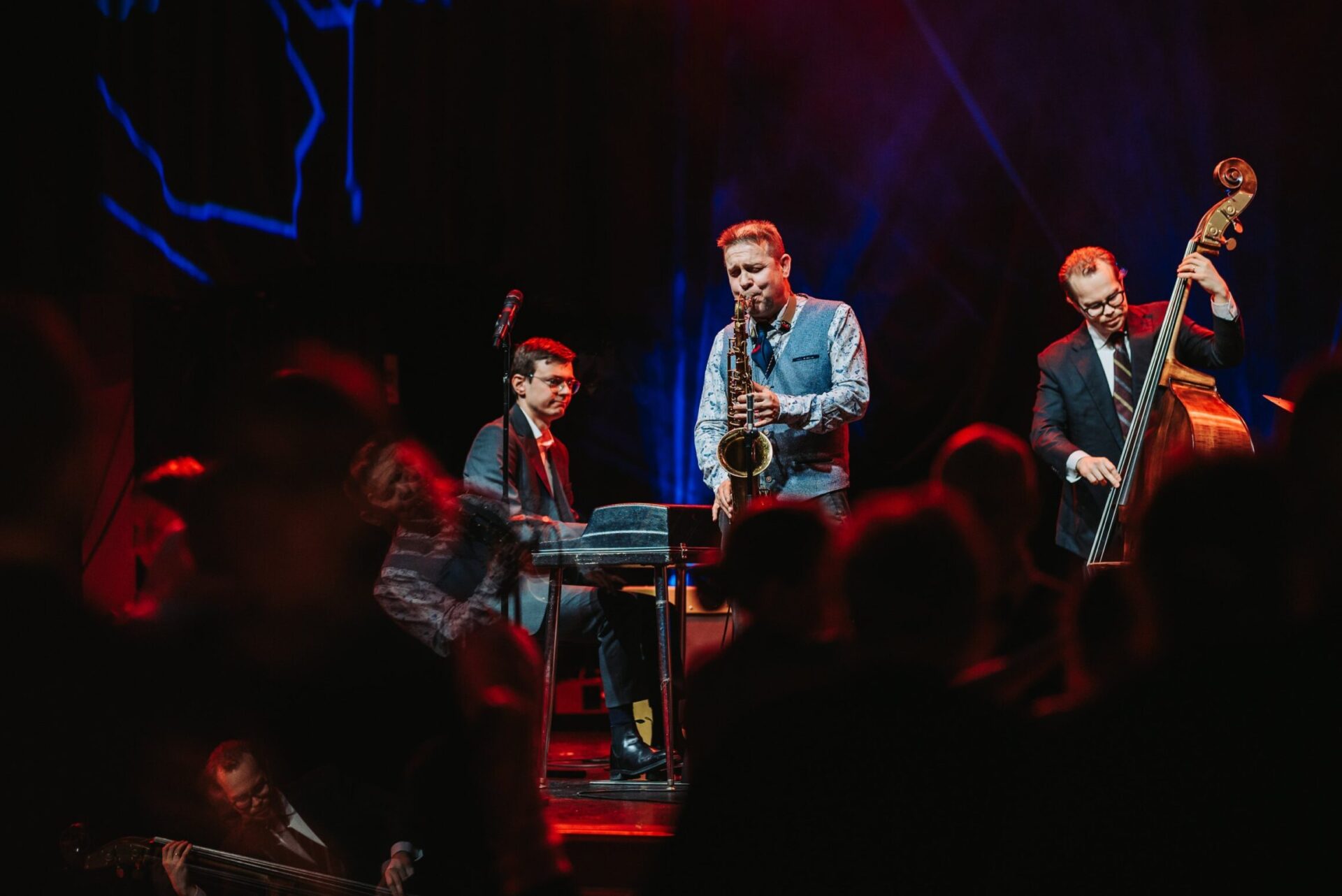 Jukka Perkon yhtye esiintymässä Tuulensuun palatsissa Tampere Chamber Music -festivaalilla