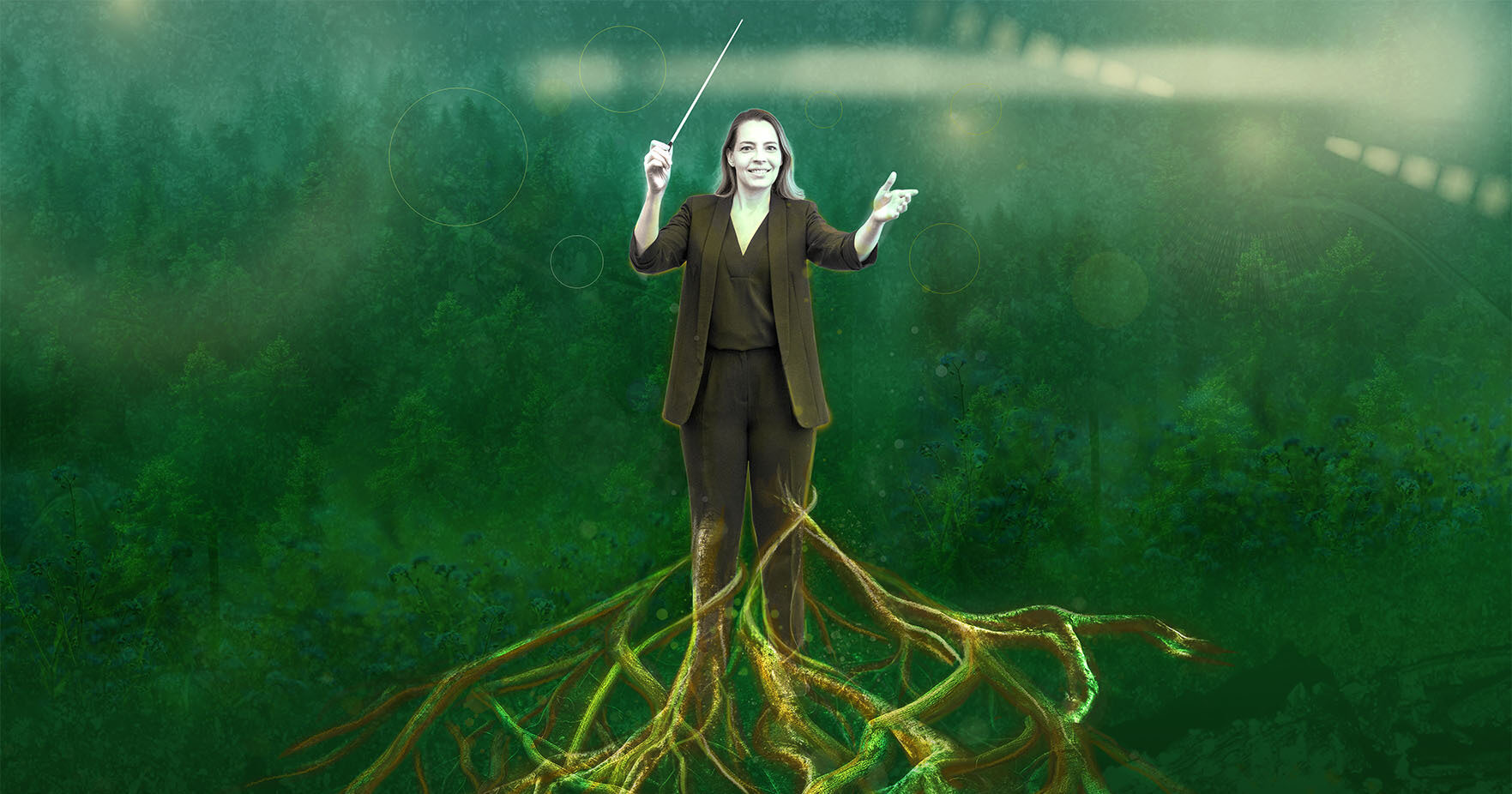 Kuvassa naiskapellimestari, taustalla metsämaisema. Kapellimestarin jalat yhdistyvät puun juurakkoon. Kapellimestarin kädessä on tahtipuikko.